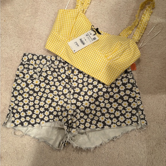 Zara daisy print denim shorts / yellow gingham tank - Picture 2 of 7
